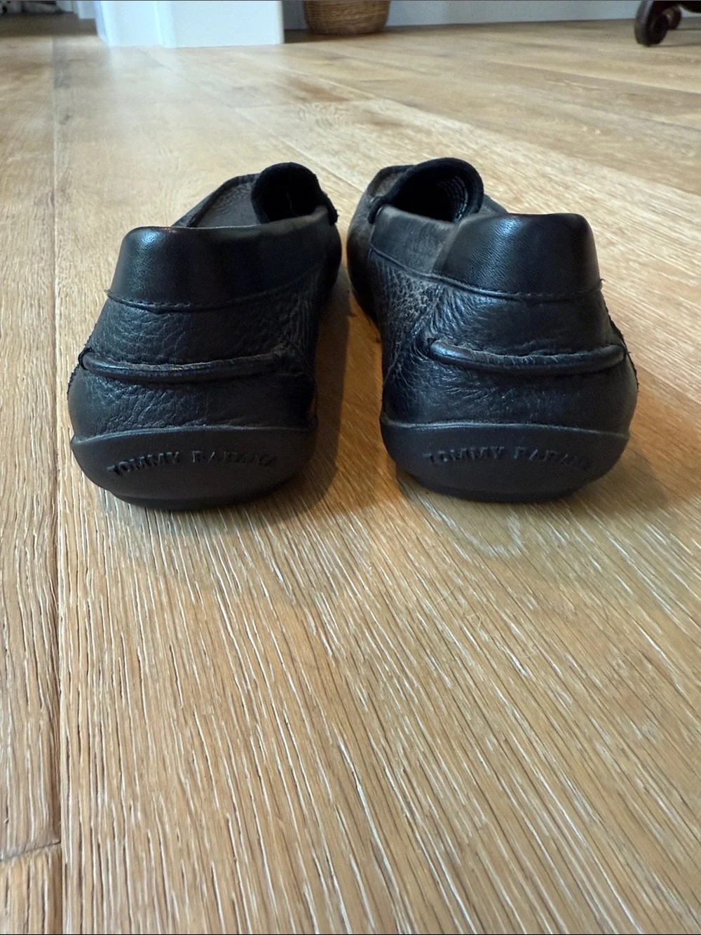Tommy Bahama Men's Black Leather Slip-On Loafers size 10.5